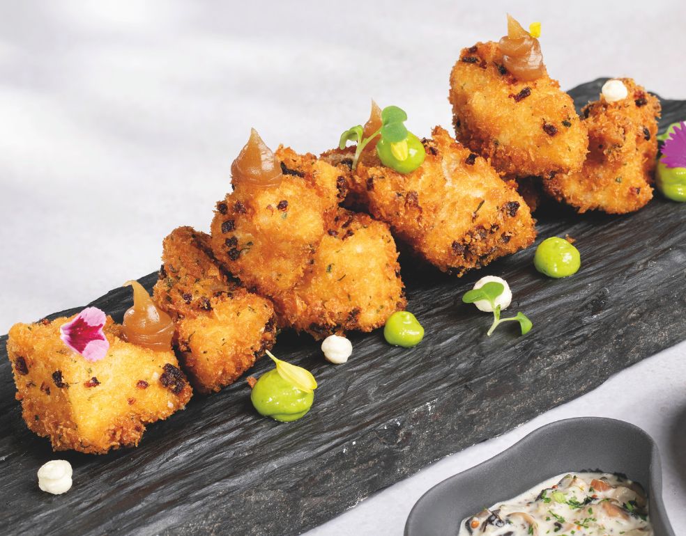 Lágrimas de pavo con empanado serrano y salsa 'duxelle'